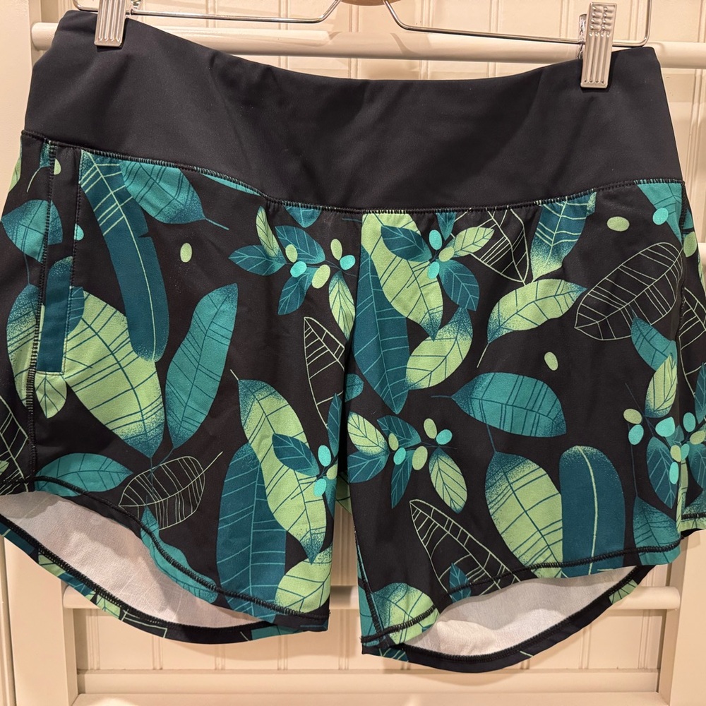 Oiselle Black and Green Leaf Print Athletic Shorts